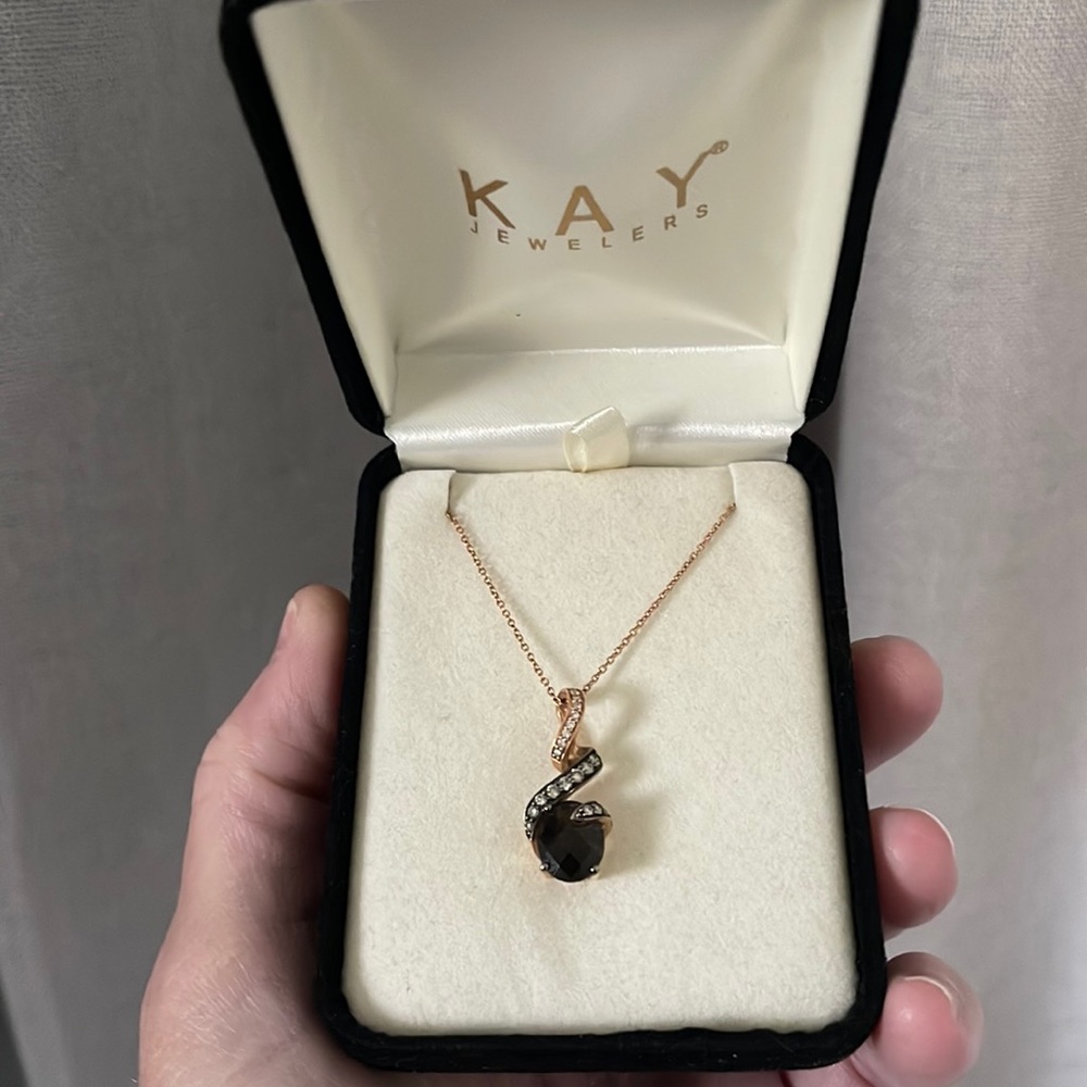 Le’Veon rose gold ports necklace